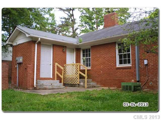 128 Clearbrook Rd, Matthews, NC 28105