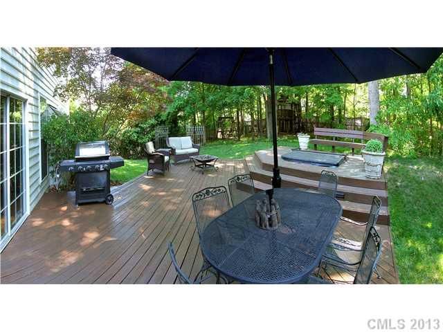 623 Clearbrook Rd, Matthews, NC 28105