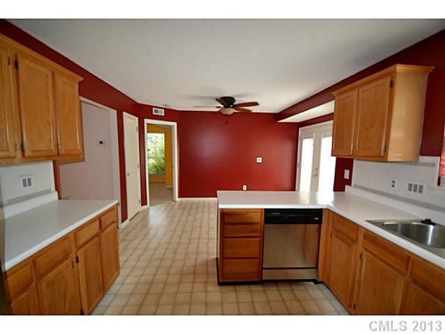 845 Brattleboro Ct, Charlotte, NC 28217