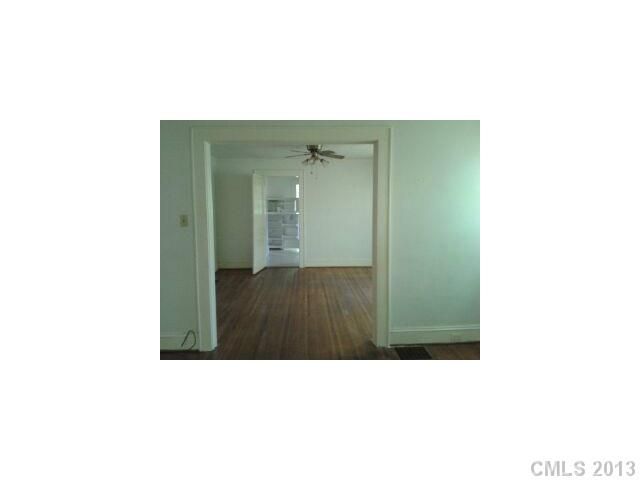 1521 Oakdale Rd, Charlotte, NC 28216