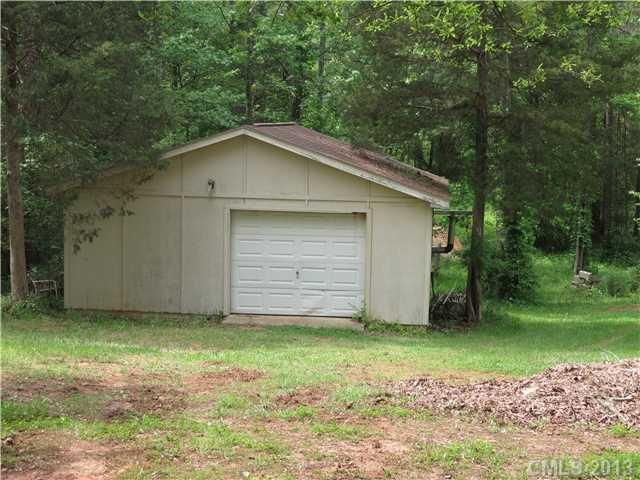 833 Honeysuckle Ln, Midland, NC 28107