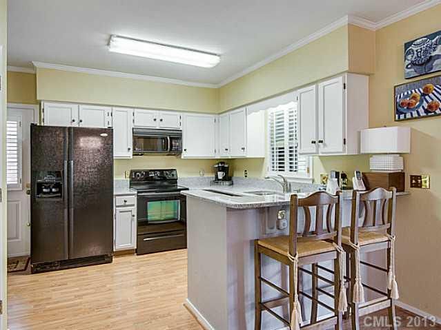 3833 Selwyn Ave, Charlotte, NC 28209