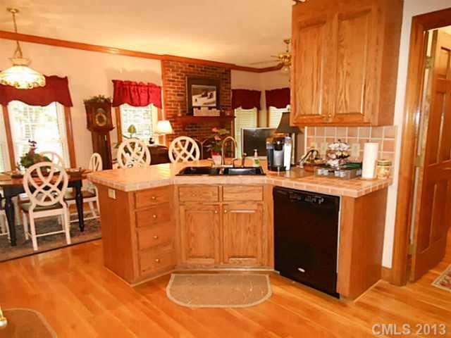 2411 Willowbrook Dr #4, Matthews, NC 28104