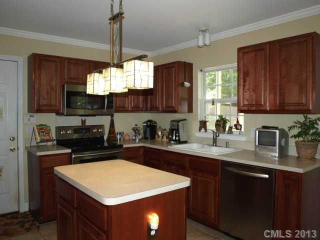 427 Doves Crest Ct, Stanley, NC 28164
