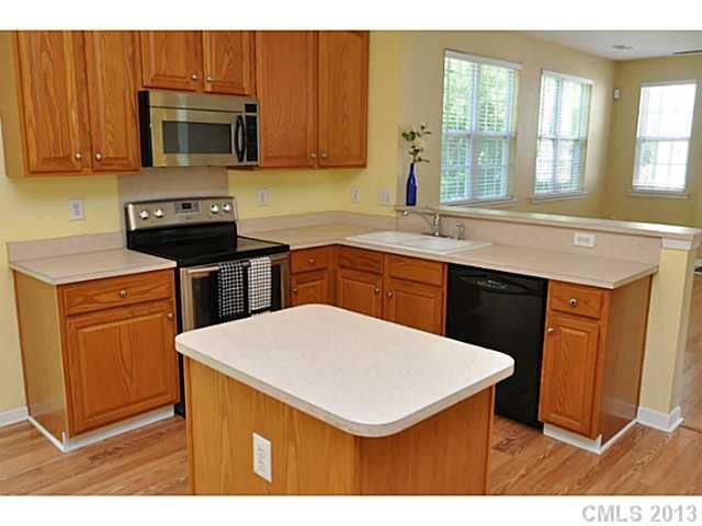 9919 Highlands Crossing Dr, Charlotte, NC 28277
