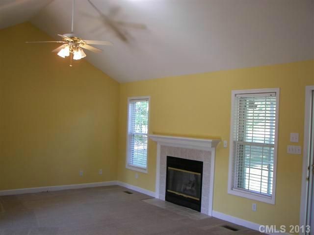 512 Parkside Dr, Clover, SC 29710