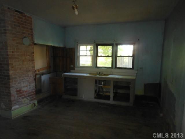 100 Maple Dr, Mount Holly, NC 28120