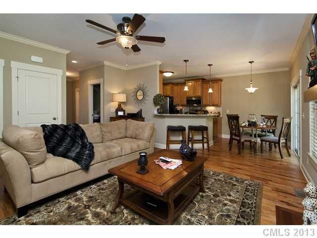 8075 Hagers Ferry Rd #4, Denver, NC 28037
