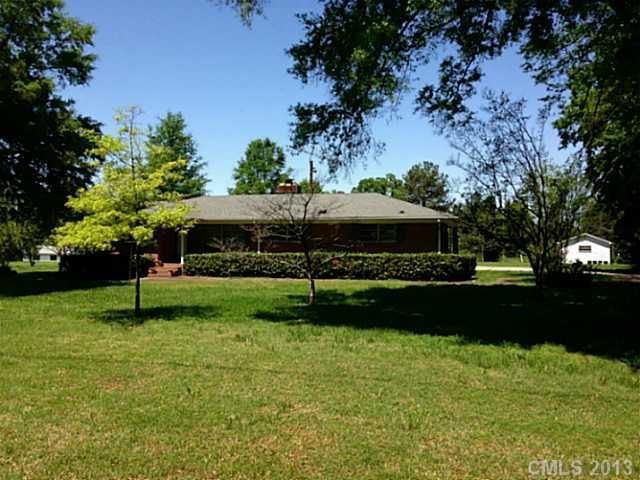 4500 Riverdale Dr, Charlotte, NC 28273