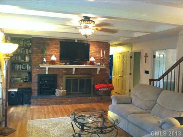 325 Brooklain Dr, Charlotte, NC 28214