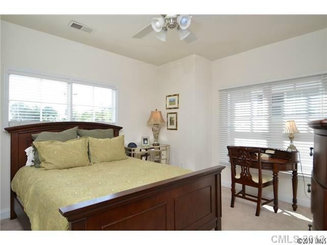 1345 Summit Greenway Ct #9B, Charlotte, NC 28208