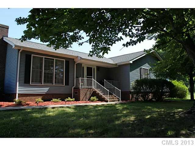 136 Perrin Dr, Mooresville, NC 28117