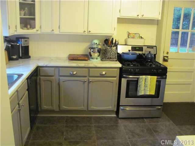 1143 W Dresden Dr, Charlotte, NC 28205
