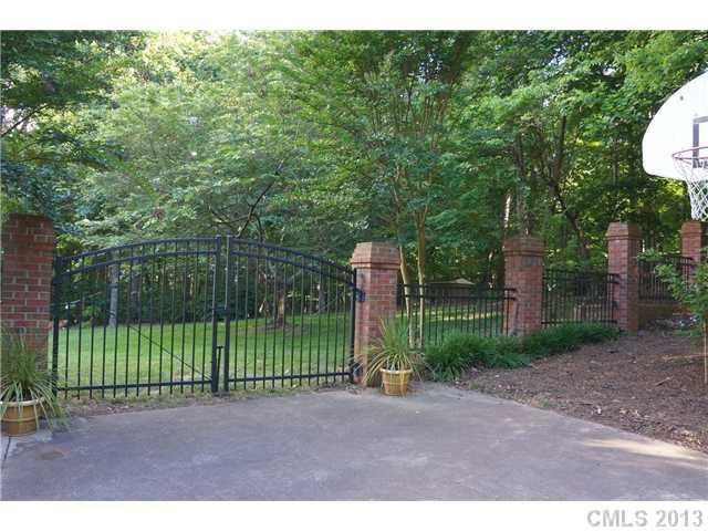 310 Fallingbrook Dr, Belmont, NC 28012