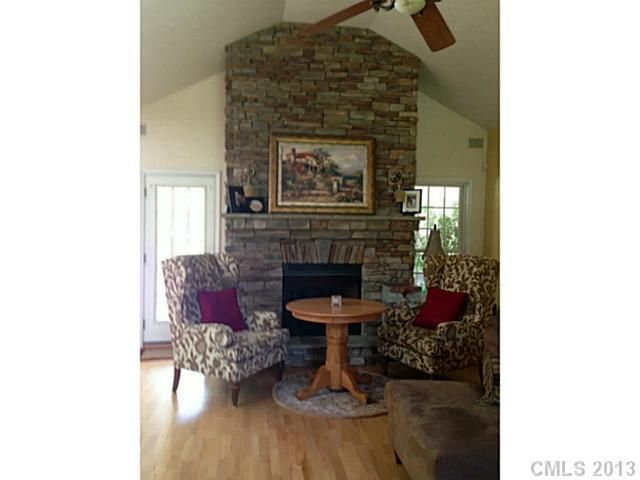 122 Creek Side Dr, Mount Holly, NC 28120