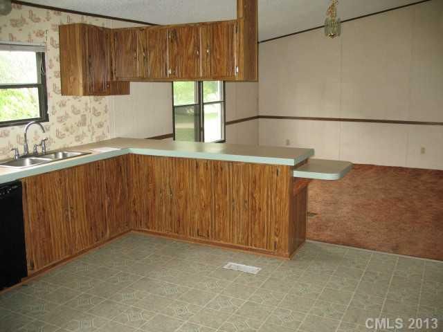 131 Camp Oak Rd, Statesville, NC 28677