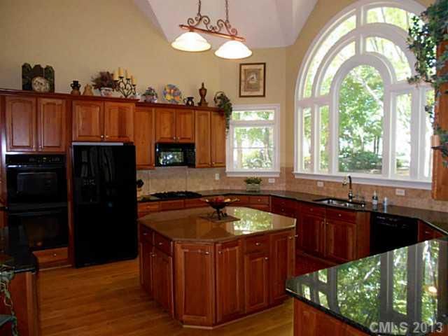 9116 Whispering Wind Dr, Charlotte, NC 28277