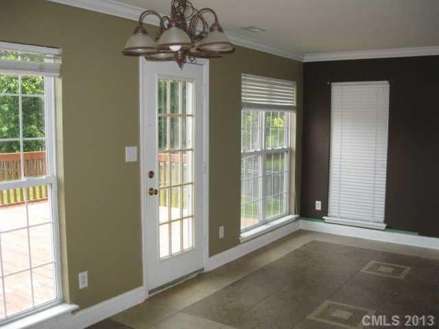 14318 Southbridge Forest Dr, Charlotte, NC 28273