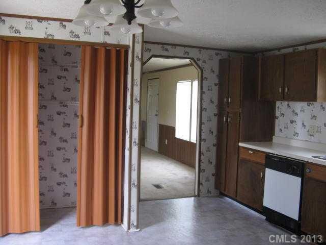 131 Peppertree Rd, Harmony, NC 28634