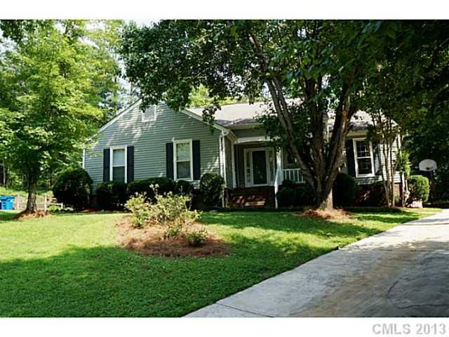 1147 Thornsby Ln, Matthews, NC 28105