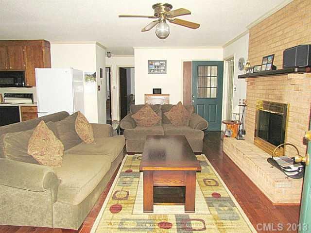 3917 NE 22nd St, Hickory, NC 28601