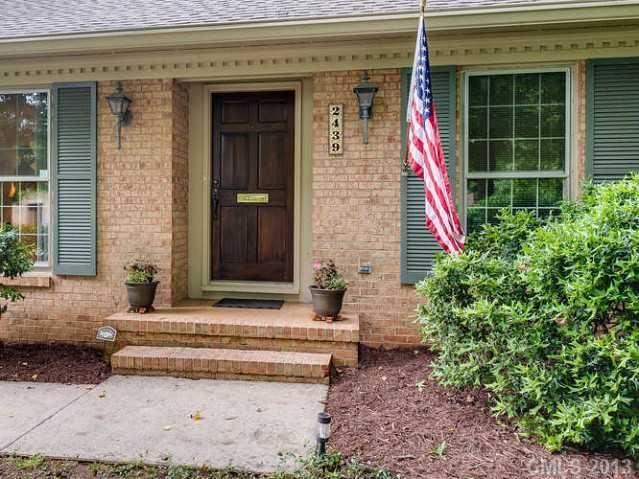 2439 Tanglewood Ln, Charlotte, NC 28211