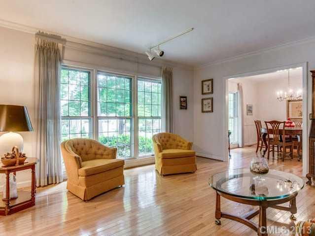 2439 Tanglewood Ln, Charlotte, NC 28211