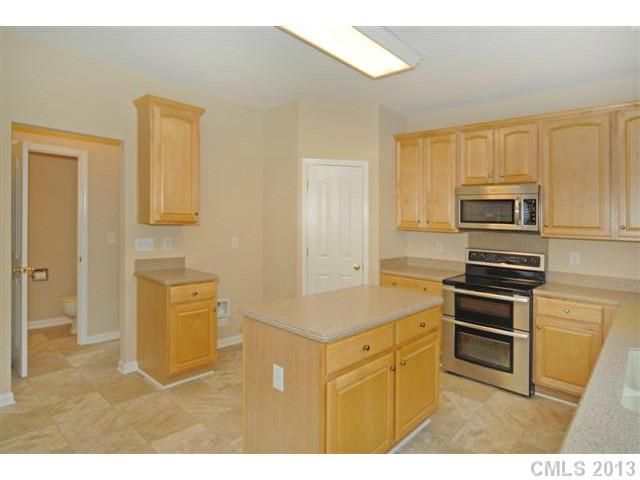 16047 Falling Meadows Ln, Charlotte, NC 28273