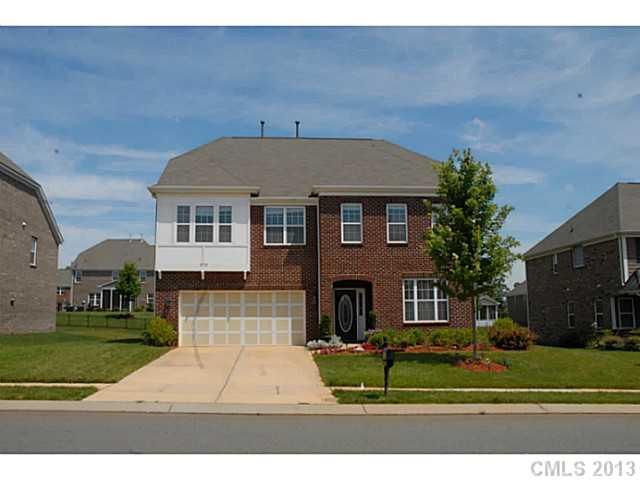 9702 Woburn Rd, Charlotte, NC 28277
