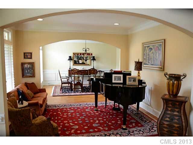 717 Hampshire Hill Rd, Matthews, NC 28105