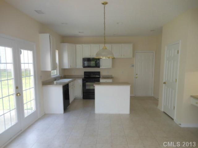 9709 Dauphine Dr, Charlotte, NC 28216