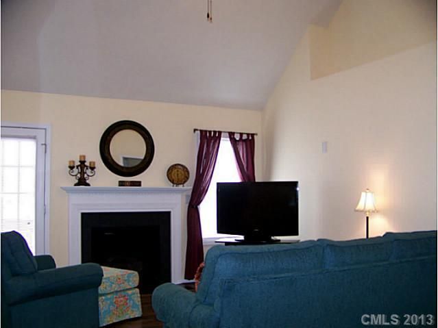 5308 Oak Tree Dr, Gastonia, NC 28052
