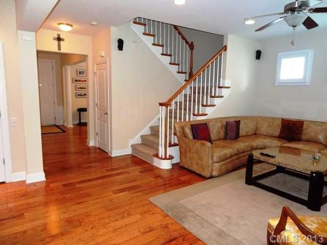 9430 Ridgeforest Dr, Charlotte, NC 28277
