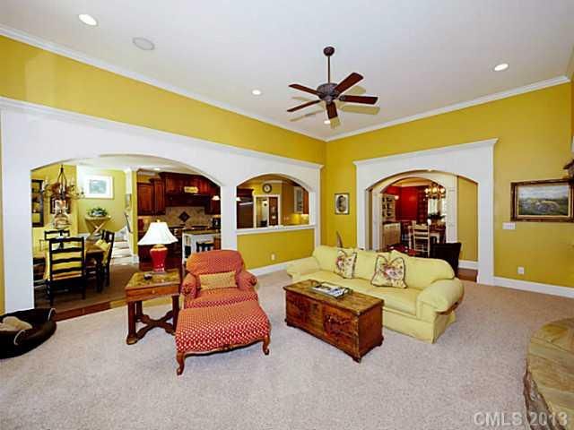 8961 Warwicke Ln, Sherrills Ford, NC 28673