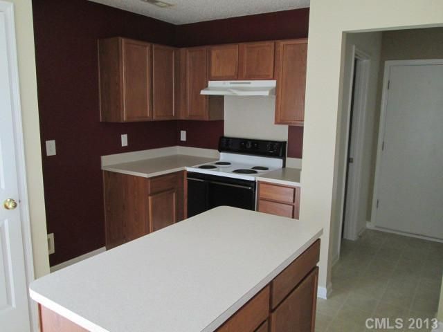 9809 Holly Park Dr, Charlotte, NC 28214