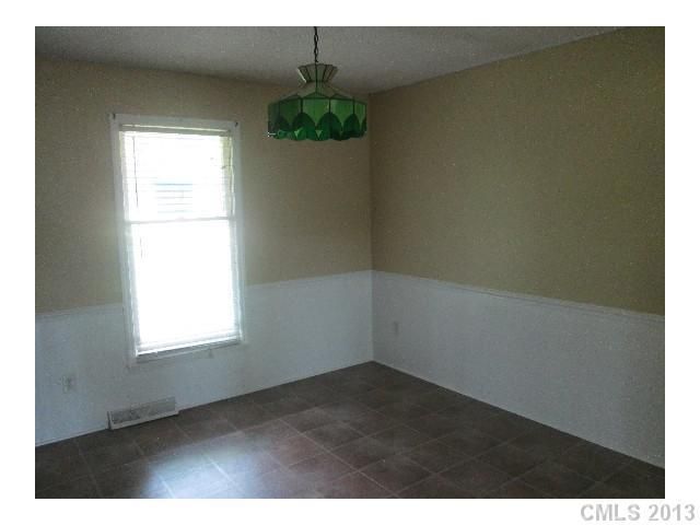 1909 Sunset Rd, Charlotte, NC 28216