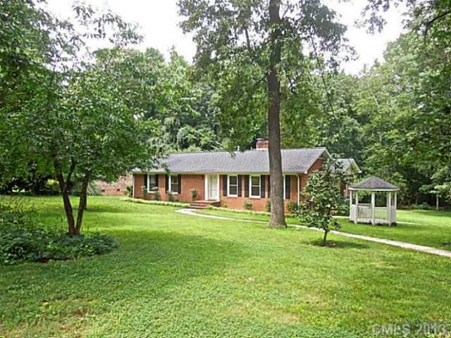 1175 Robinhood Cir, Charlotte, NC 28227