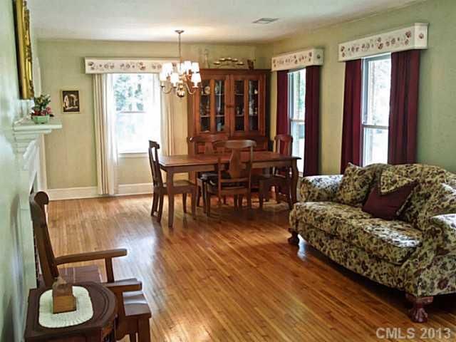 1175 Robinhood Cir, Charlotte, NC 28227