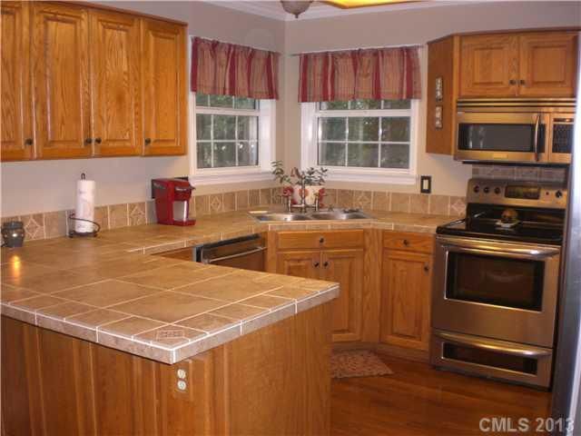 2387 Mill House Ln, Matthews, NC 28104