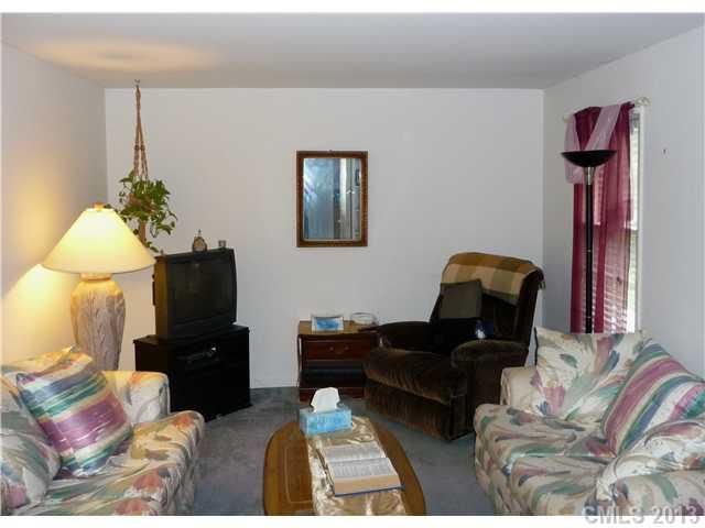 1406 Fox Run Dr, Charlotte, NC 28212