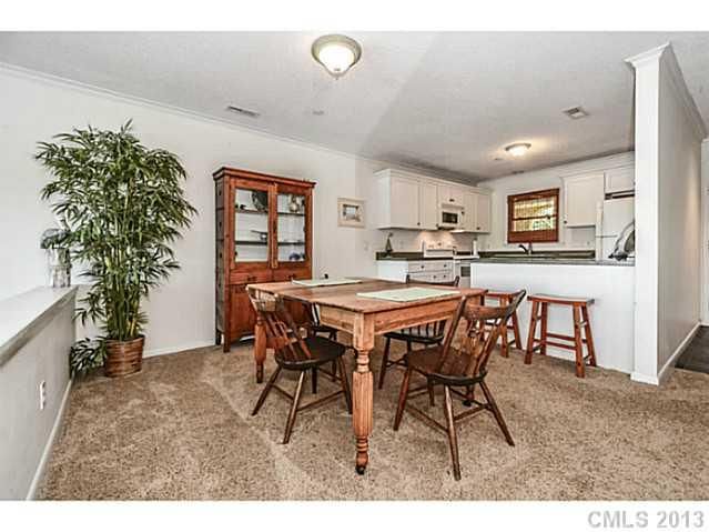 9816 Emerald Point Dr #9, Charlotte, NC 28278