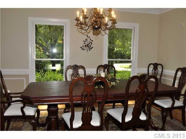 8304 Foxbridge Dr, Matthews, NC 28104
