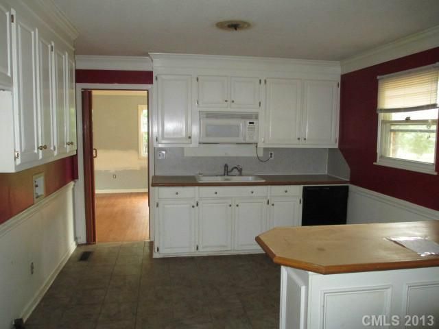 111 Stanfield Dr, Stanley, NC 28164