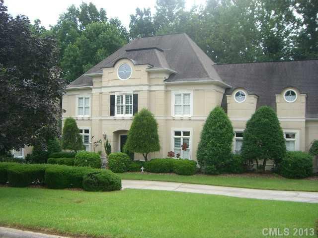 4130 NW 3rd St, Hickory, NC 28601