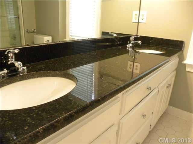 9417 Sardis Glen Dr, Matthews, NC 28105