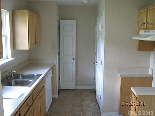 4619 Palm Breeze Ln, Charlotte, NC 28208