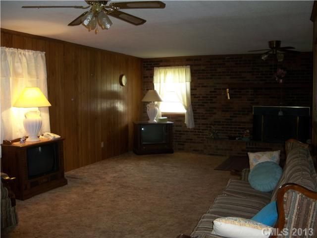 906 Edgewood Rd, Bessemer City, NC 28016