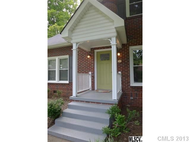 421 NE 3rd St, Hickory, NC 28601