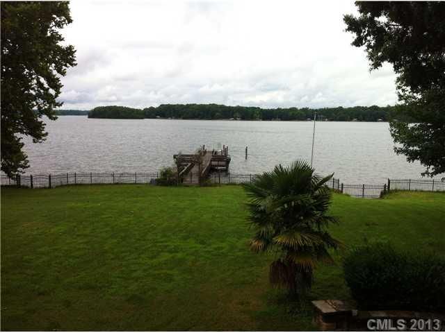 138 Points End Dr, Mooresville, NC 28117