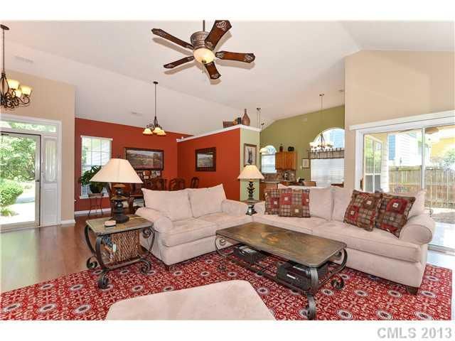 8907 Clifton Meadow Dr, Matthews, NC 28105